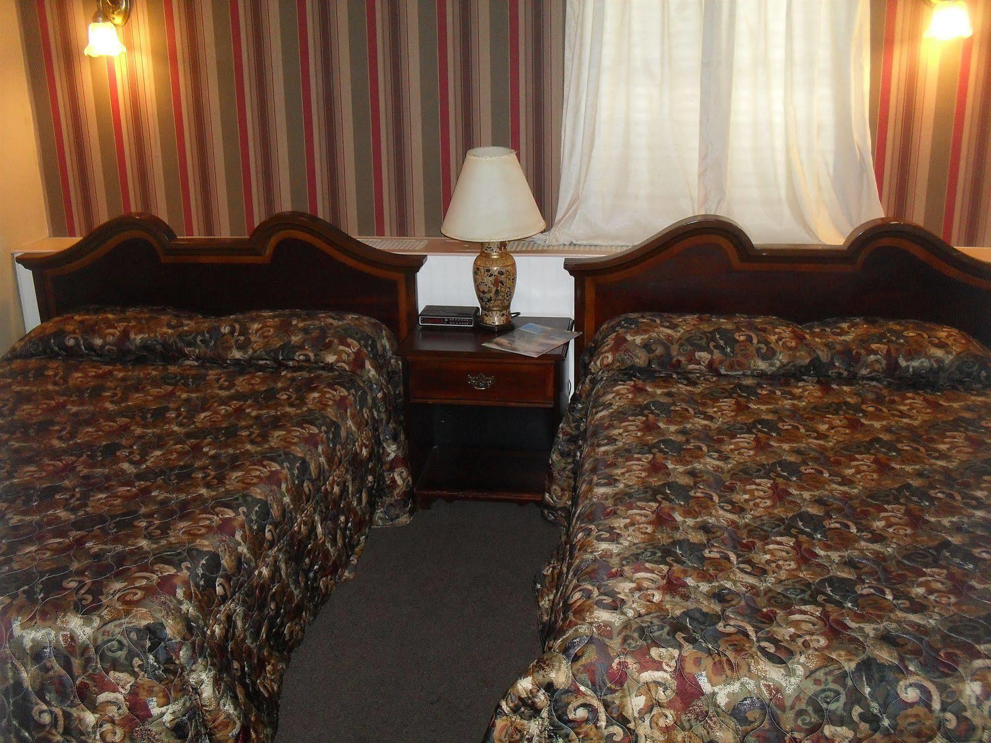 Falls Bed & Breakfast 2*