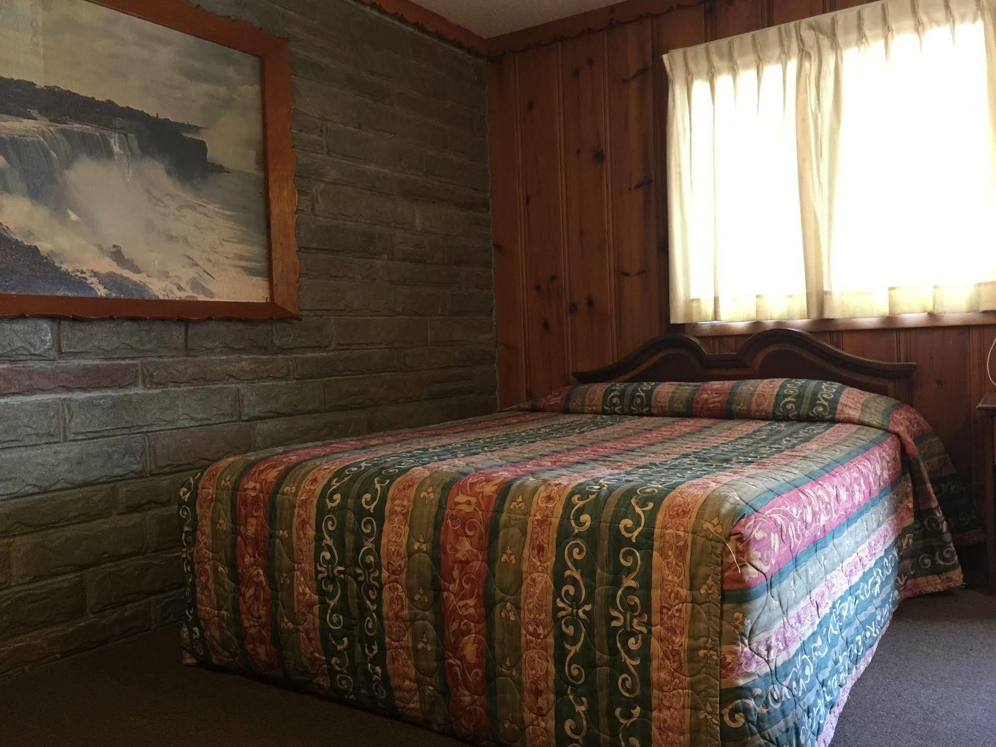 Falls Bed & Breakfast 2*
