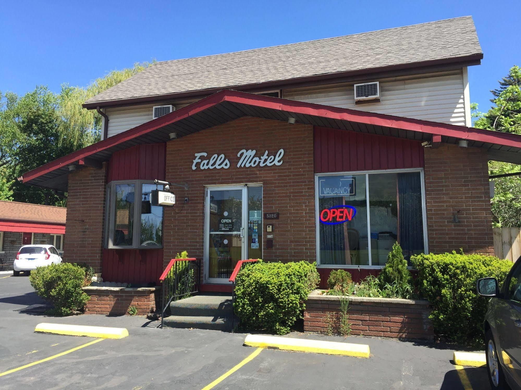 Falls Bed & Breakfast 2*